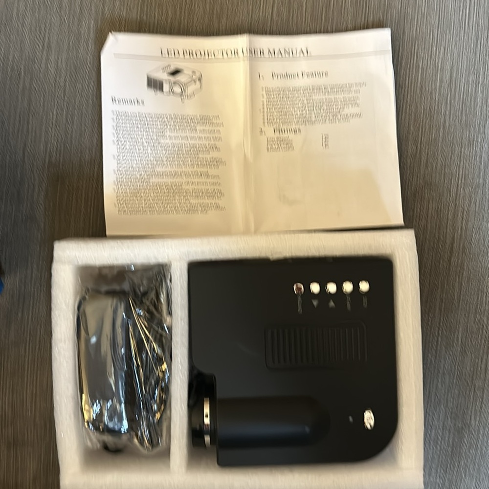 LED Projector still with Box.  Tested once. - Picture 2 of 2